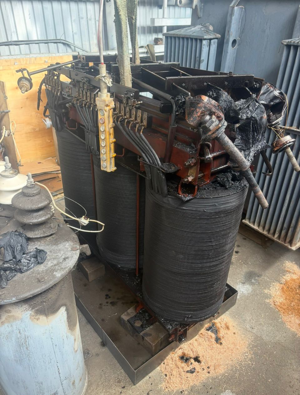 Поврежденная обмотка трансформатора